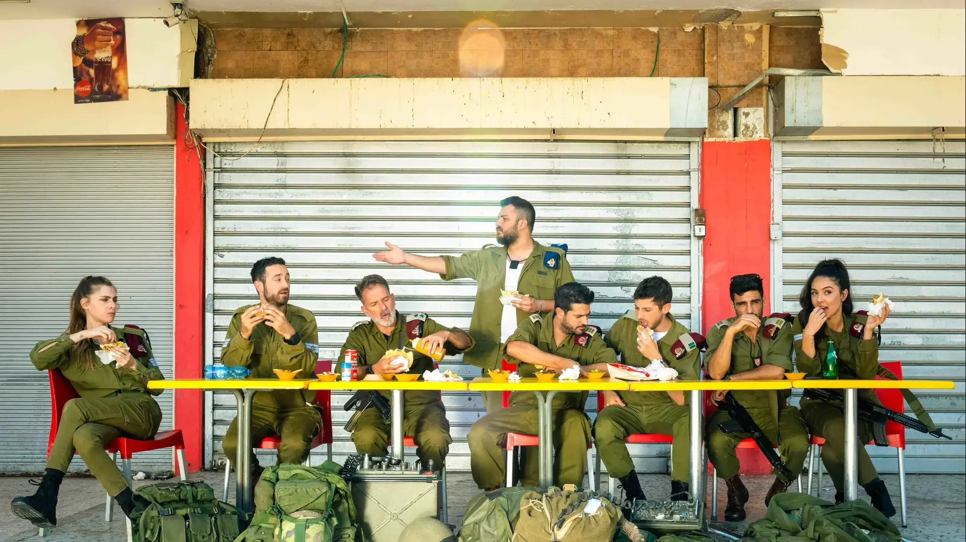 העיבוד הבמתי לסרט "אחד משלנו" של תיאטרון באר שבע העיבוד הבמתי לסרט "אחד משלנו" של תיאטרון באר שבע
