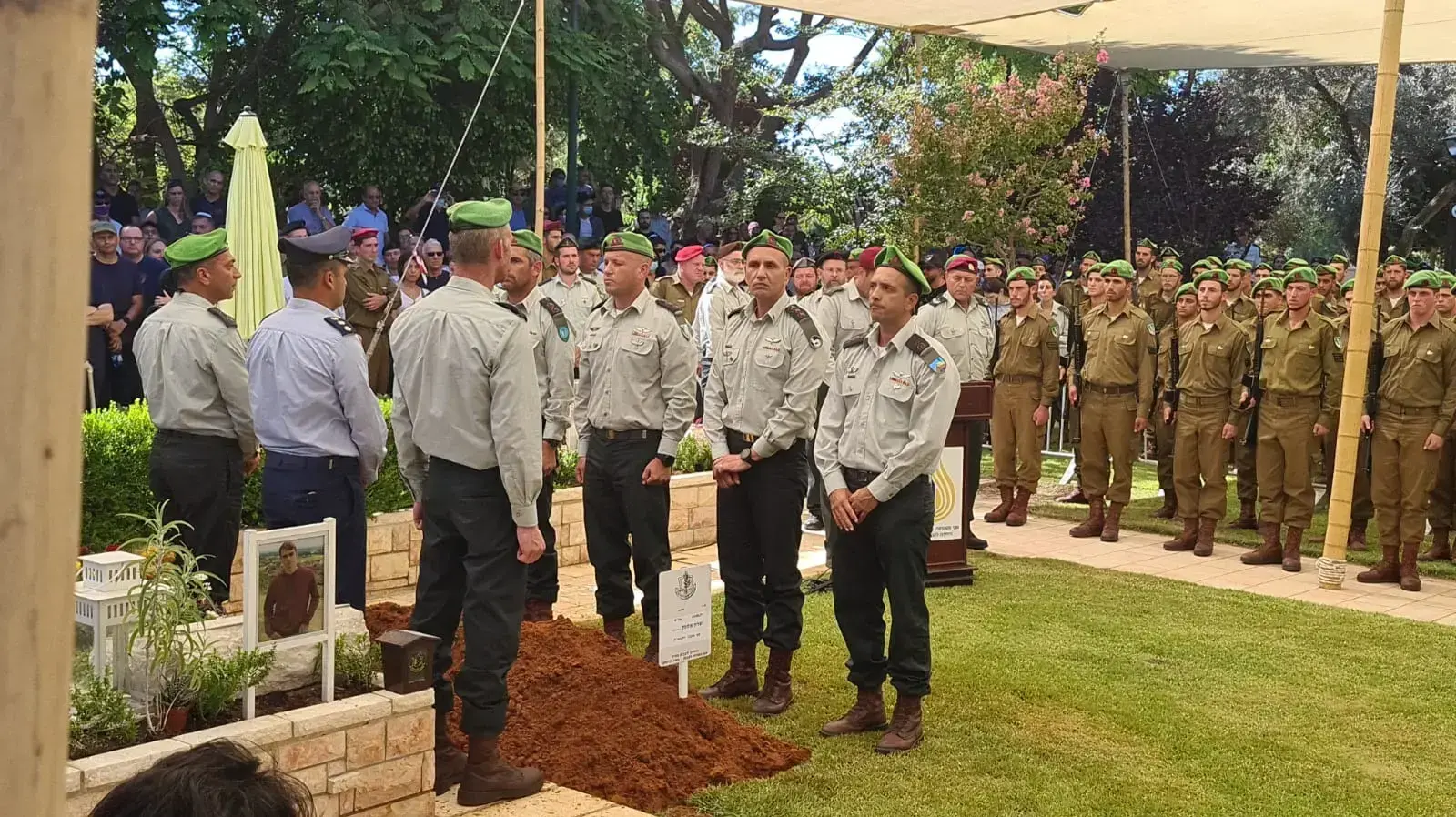 הרמטכ"ל אביב כוכבי בהלוויתו של אל"מ שרון אסמן מח"ט הנח"ל , בית העלמין קריית שאול, 4 ביולי 2021 הרמטכ"ל אביב כוכבי בהלוויתו של אל"מ שרון אסמן מח"ט הנח"ל , בית העלמין קריית שאול, 4 ביולי 2021
