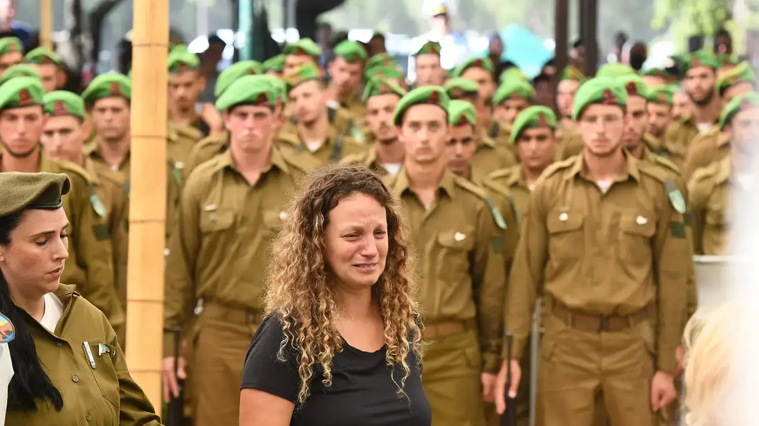 האחות רחלי בהלוויתו של אל"מ שרון אסמן מח"ט הנח"ל , בית העלמין קריית שאול, 4 ביולי 2021 האחות רחלי בהלוויתו של אל"מ שרון אסמן מח"ט הנח"ל , בית העלמין קריית שאול, 4 ביולי 2021
