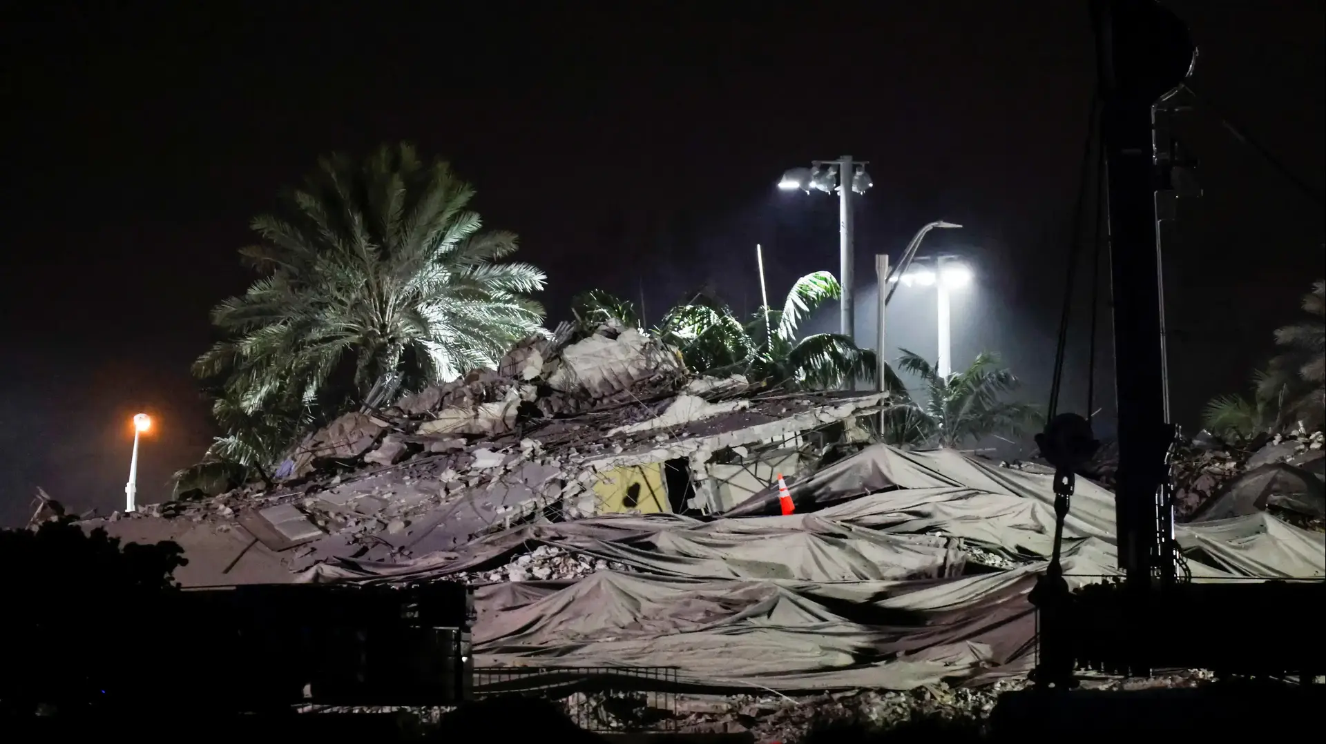 הפיצוץ המבוקר שהרס את שרידי הבניין שקרס בסרפסייד, פלורידה. 4 ביולי 2021