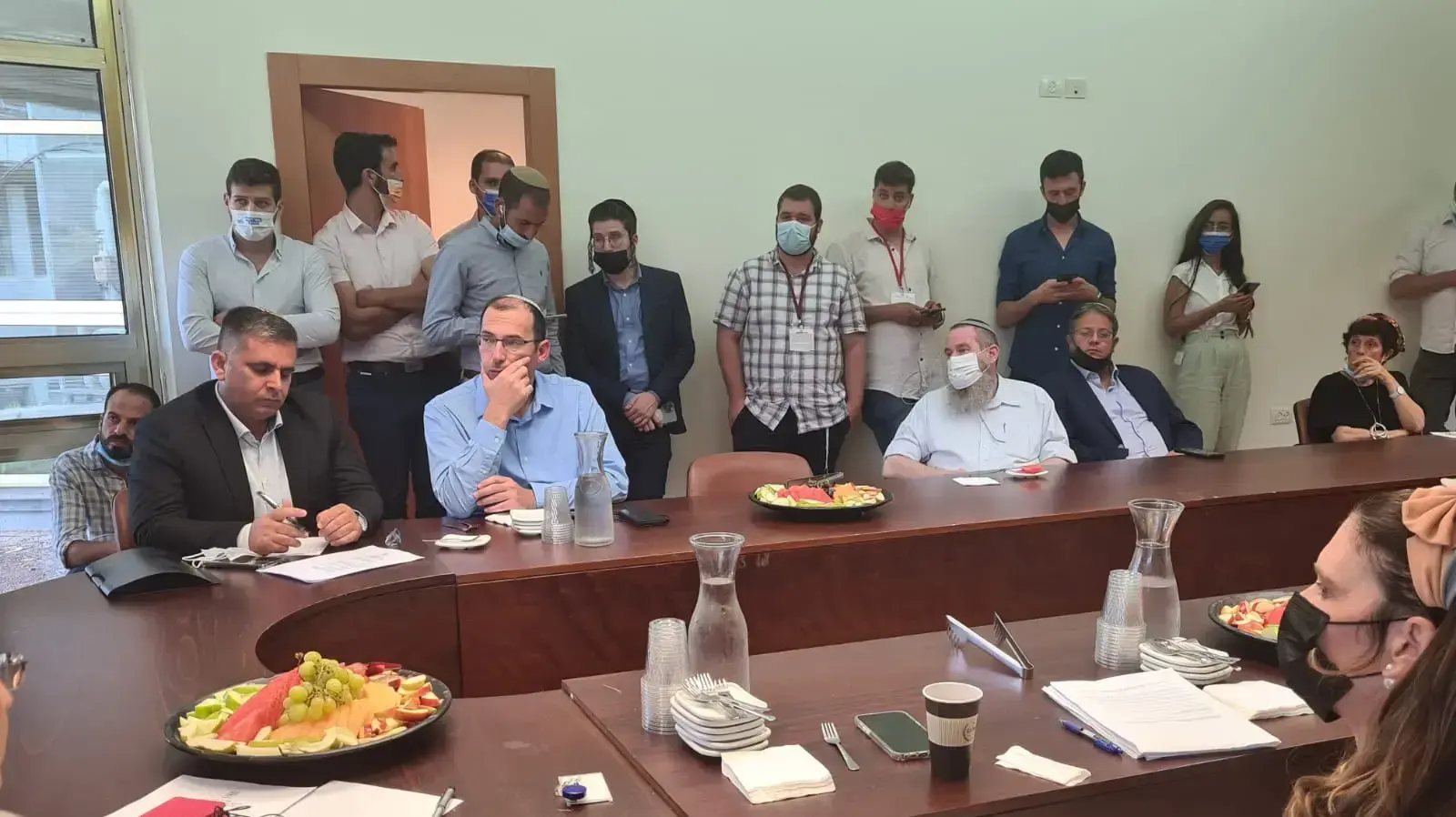 ח"כים ללא מסכה | חברי הכנסת של הציונות הדתית בישיבת הסיעה ח"כים ללא מסכה | חברי הכנסת של הציונות הדתית בישיבת הסיעה