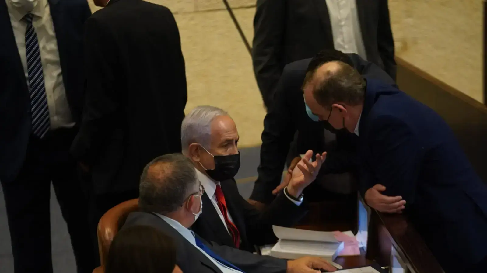 ח"כ יובל שטייניץ, יו"ר האופוזיציה בנימין נתניהו וח"כ דוד ביטן במליאת הכנסת, 6 יולי 2021