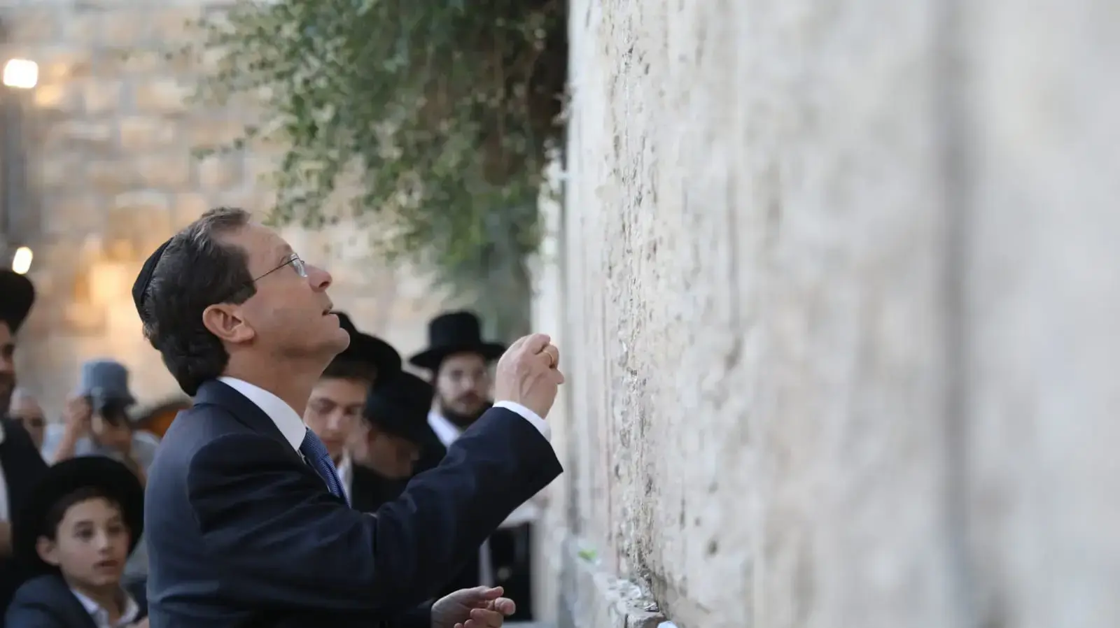 יצחק הרצוג בכותל 6 ביולי 2021 יצחק הרצוג בכותל 6 ביולי 2021