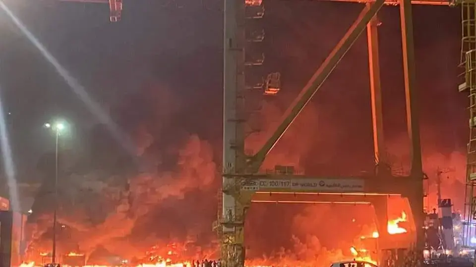 פיצוץ נשמע בנמל בדובאי, 7 ביולי 2021 פיצוץ נשמע בנמל בדובאי, 7 ביולי 2021