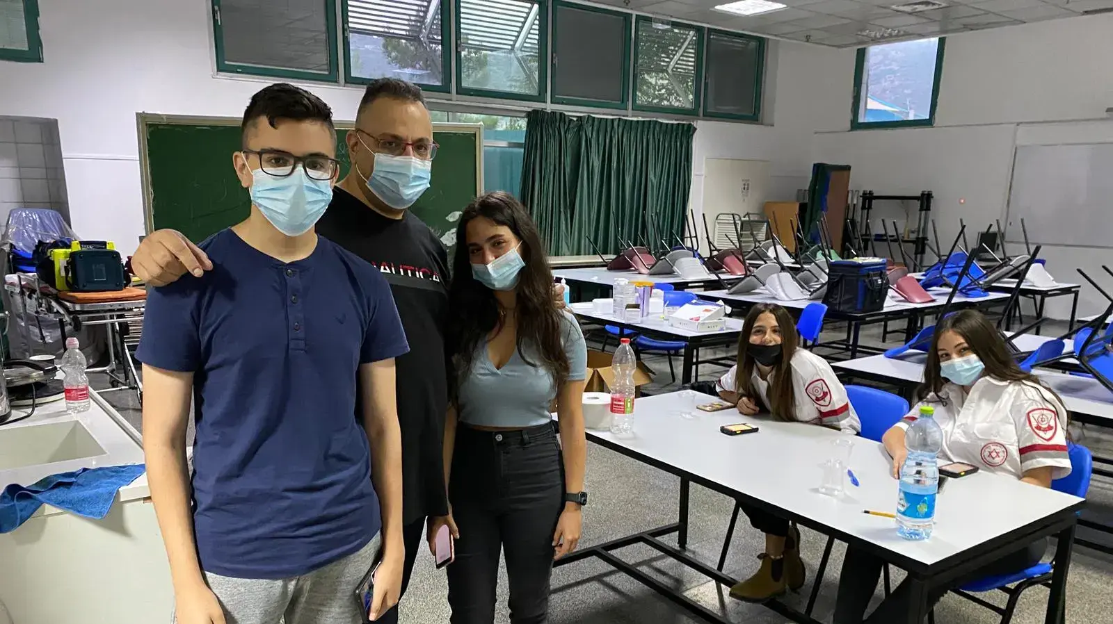 נערים באו להתחסן בתיכון מקיף נשר. 10 ביולי 2021 נערים באו להתחסן בתיכון מקיף נשר. 10 ביולי 2021