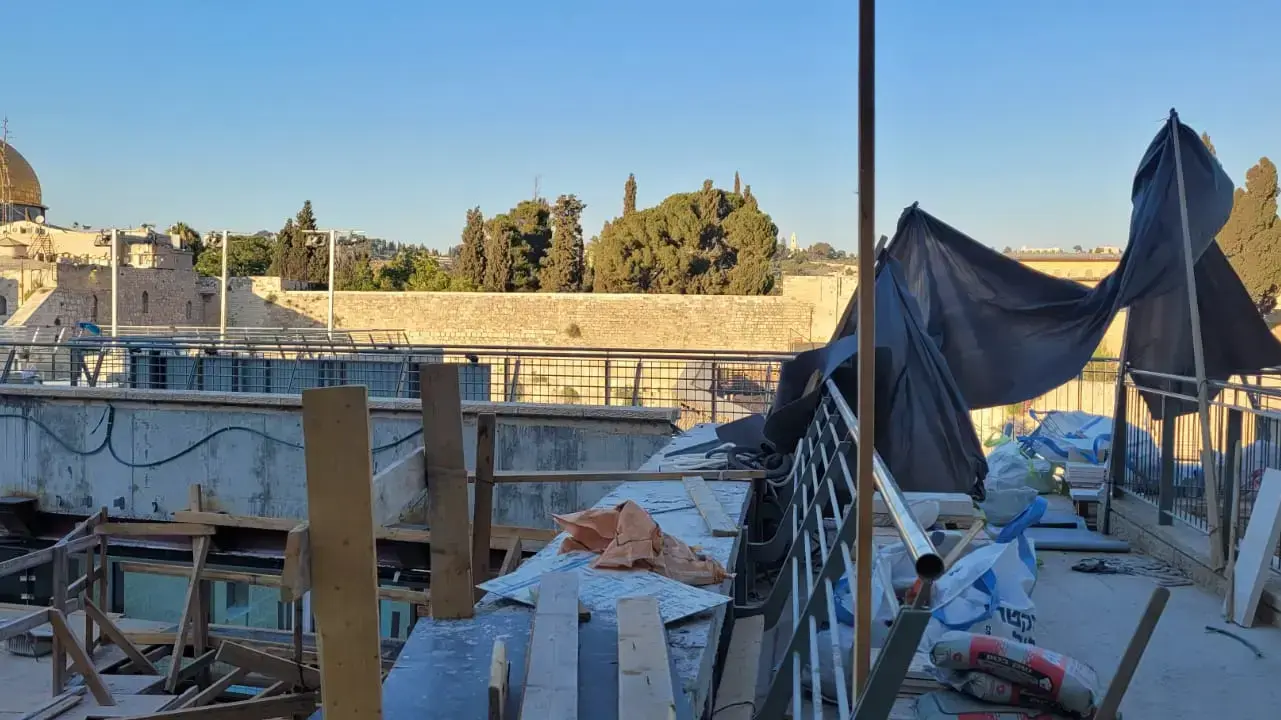 תושב הרובע היהודי, המתגורר מעל רחבת הכותל המערבי בירושלים, הגיש התנגדות לביצוע עבודות שיגרמו להסתרת נוף תושב הרובע היהודי, המתגורר מעל רחבת הכותל המערבי בירושלים, הגיש התנגדות לביצוע עבודות שיגרמו להסתרת נוף