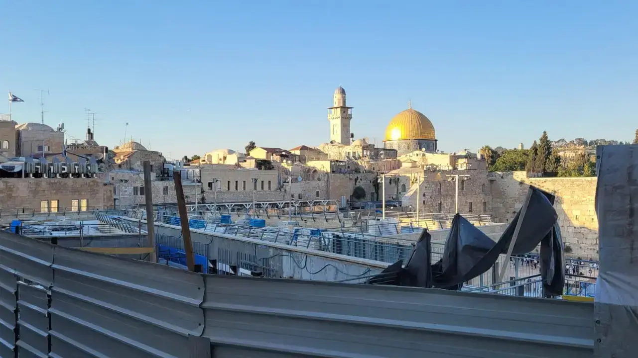 תושב הרובע היהודי, המתגורר מעל רחבת הכותל המערבי בירושלים, הגיש התנגדות לביצוע עבודות שיגרמו להסתרת נוף