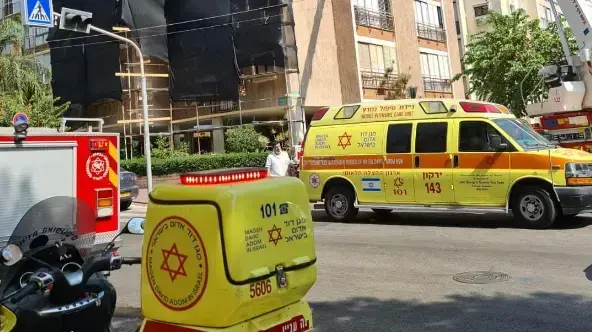 זירת נפילת הפועל שנפצע במהלך עבודתו באתר בניה בפתח תקווה 13 ביולי 2021 זירת נפילת הפועל שנפצע במהלך עבודתו באתר בניה בפתח תקווה 13 ביולי 2021