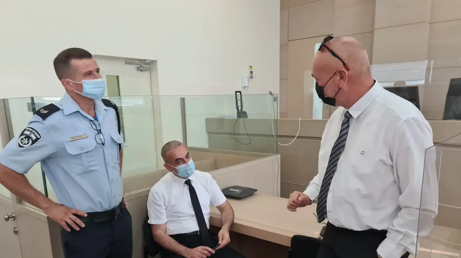 דיון בבקשת המשטרה להארכת מעצר לחשודים בסחיטת דמי חסות, בימ"ש שלום ק"ש
15 ביולי 2021 דיון בבקשת המשטרה להארכת מעצר לחשודים בסחיטת דמי חסות, בימ"ש שלום ק"ש
15 ביולי 2021