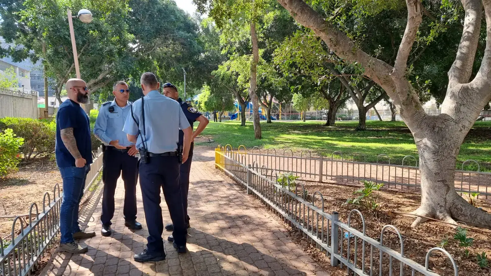 חשד לרצח בבפארק ציבורי באזור חיים חורי באשדוד
15 ביולי 2021 חשד לרצח בבפארק ציבורי באזור חיים חורי באשדוד
15 ביולי 2021