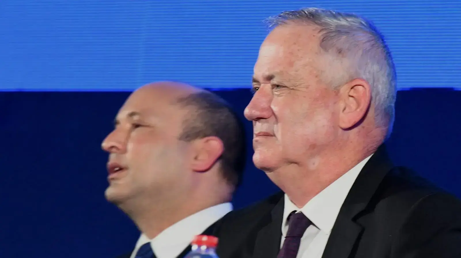 שר הביטחון בני גנץ וראש הממשלה נפתלי בנט בטקס סיום קורס המכללה לביטחון לאומי 14 ביולי 2021 שר הביטחון בני גנץ וראש הממשלה נפתלי בנט בטקס סיום קורס המכללה לביטחון לאומי 14 ביולי 2021