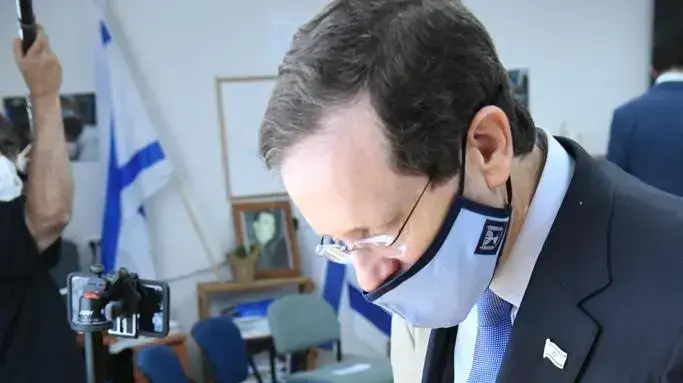 נשיא המדינה יצחק הרצוג קיים ביקור רשמי הראשון בתפקיד בעיר לוד. במהלך הביקור נפגשו הנשיא ורעייתו מיכל עם ראש העיר יאיר רביבו,15 ביולי 2021 נשיא המדינה יצחק הרצוג קיים ביקור רשמי הראשון בתפקיד בעיר לוד. במהלך הביקור נפגשו הנשיא ורעייתו מיכל עם ראש העיר יאיר רביבו,15 ביולי 2021