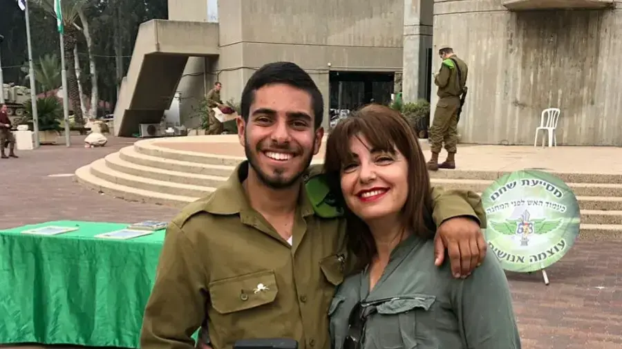 עומר טביב ואמו טלי עומר טביב ואמו טלי