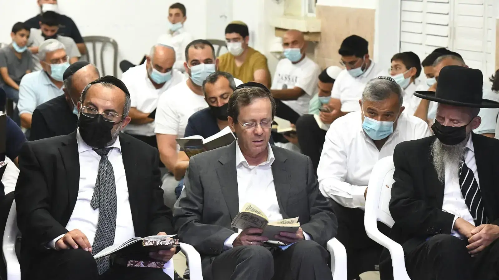 ערב תשעה באב | תפילות וקריאת מגילה בבית כנסת באשקלון 17 ביולי 2021
ערב תשעה באב | תפילות וקריאת מגילה בבית כנסת באשקלון 17 ביולי 2021