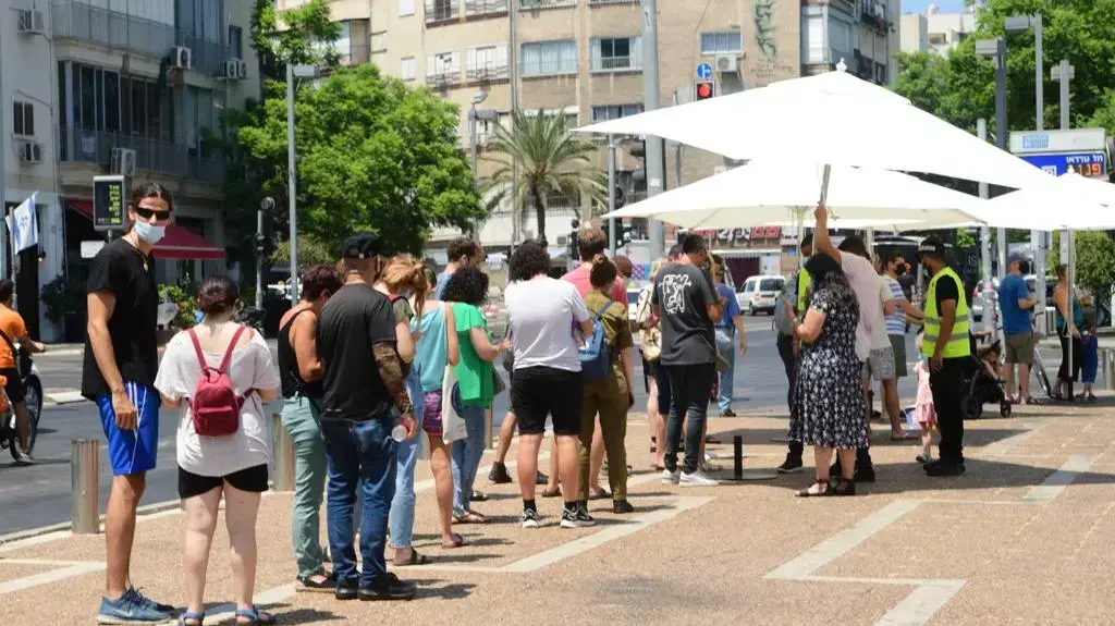 תורי ענק לבדיקות קורונה בככיר רבין, תל אביב 18 ביולי 2021 תורי ענק לבדיקות קורונה בככיר רבין, תל אביב 18 ביולי 2021