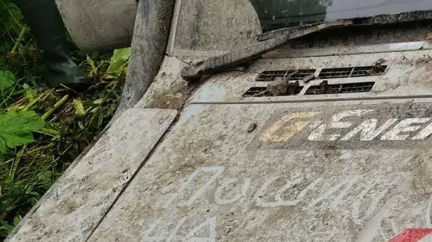 אנטון ונינה בוגדנוב השאירו הודעה על הרכב אנטון ונינה בוגדנוב השאירו הודעה על הרכב