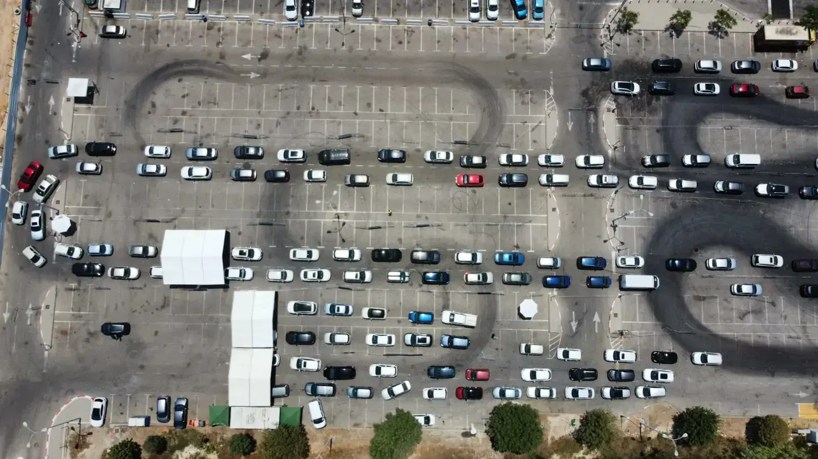 עומסים במתחם בדיקות קורונה בפתח תקווה 19 ביולי 2021 עומסים במתחם בדיקות קורונה בפתח תקווה 19 ביולי 2021