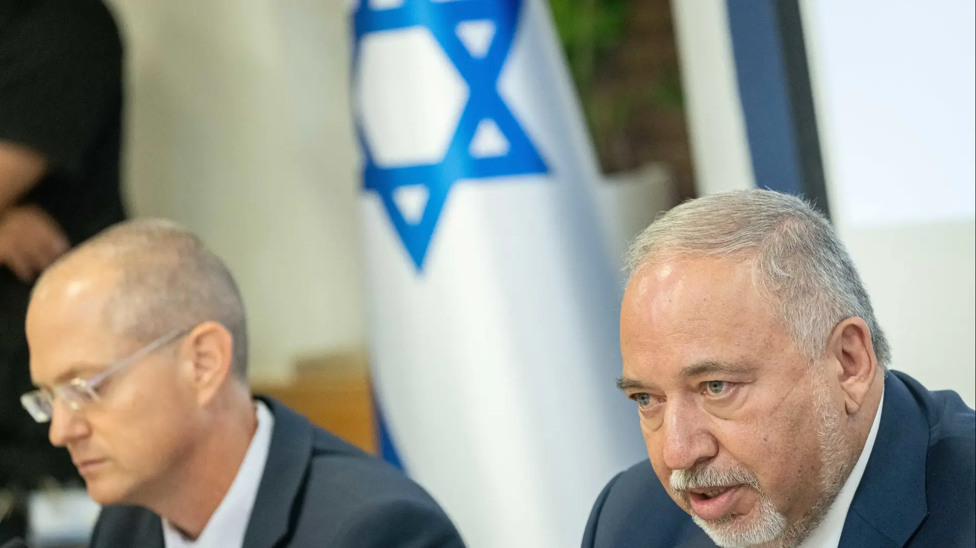 שר האוצר אביגדור ליברמן ושר והחקלאות עודד פורר בהצגת תכנית שצפויה להפחית את מחירי הפירות והירקות, 21 ביולי 2021 שר האוצר אביגדור ליברמן ושר והחקלאות עודד פורר בהצגת תכנית שצפויה להפחית את מחירי הפירות והירקות, 21 ביולי 2021