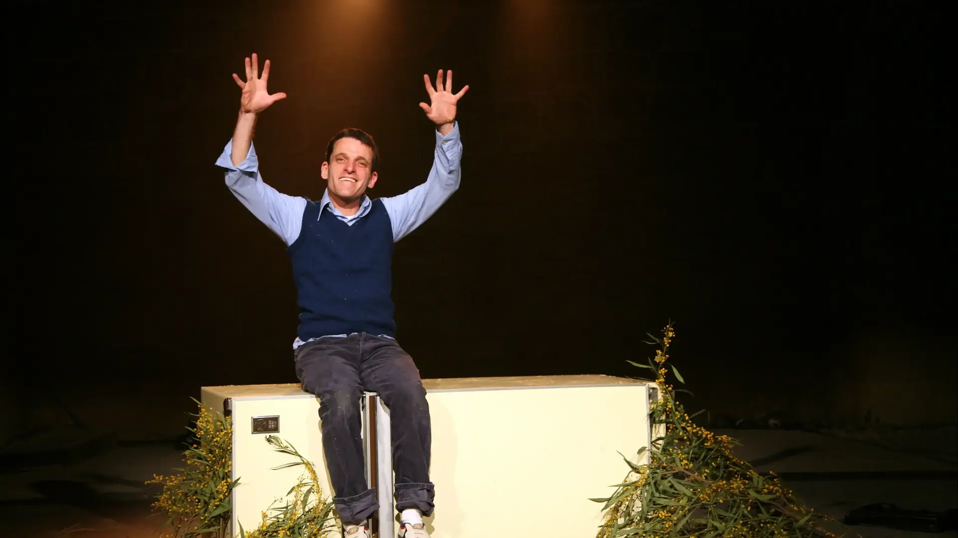 משה פרסטר בהצגה "שואה שלנו", בבימויו של אודי בן סעדיה משה פרסטר בהצגה "שואה שלנו", בבימויו של אודי בן סעדיה