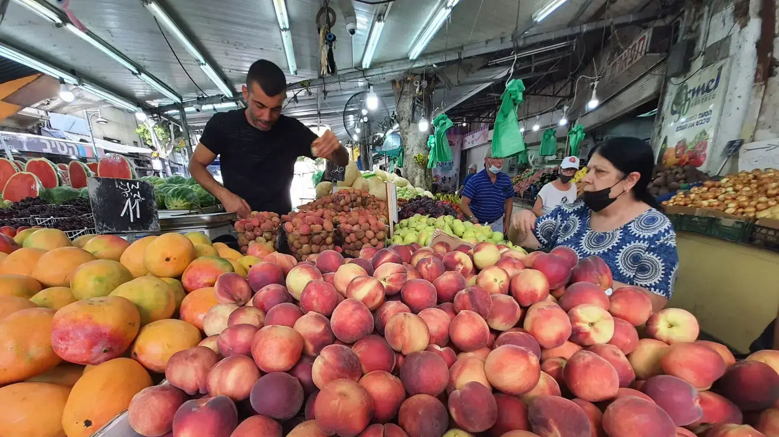 שוק פתח תקווה אפרסקים 22 ביולי 2021 שוק פתח תקווה אפרסקים 22 ביולי 2021