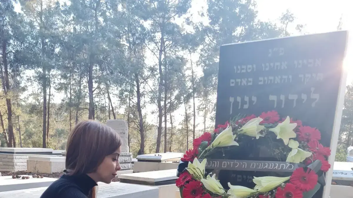 עומר ישראל, הגישה תביעה יחד עם אחיותיה על הדרתן מהלווית אביהן במושב תרום עומר ישראל, הגישה תביעה יחד עם אחיותיה על הדרתן מהלווית אביהן במושב תרום
