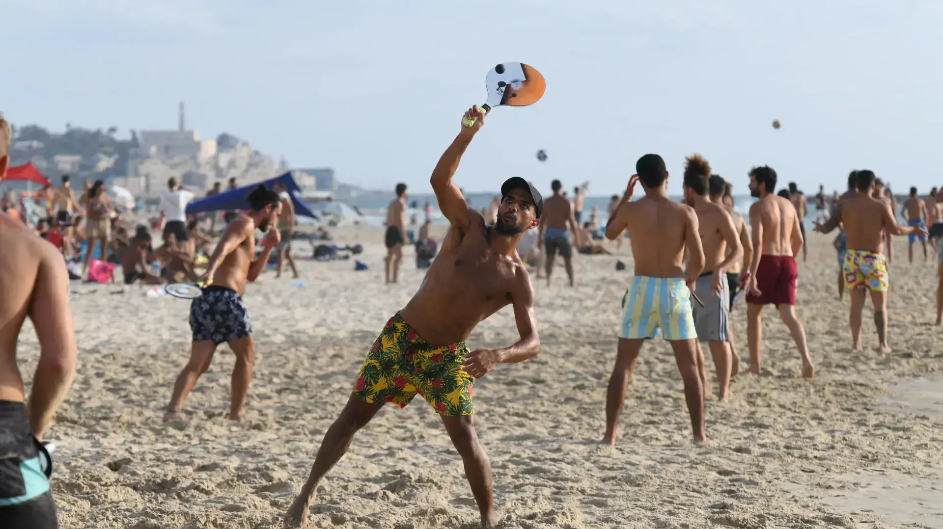 רוחצים בחוף הים של תל אביב 19 ביולי 2021 רוחצים בחוף הים של תל אביב 19 ביולי 2021
