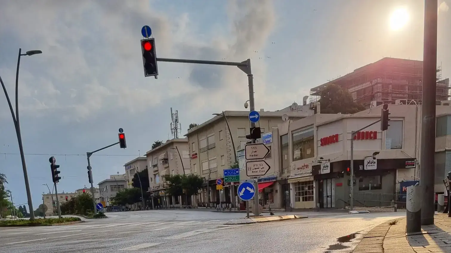 שלולית לאחר ירידת גשם בחיפה, 24 ביולי 2021 שלולית לאחר ירידת גשם בחיפה, 24 ביולי 2021