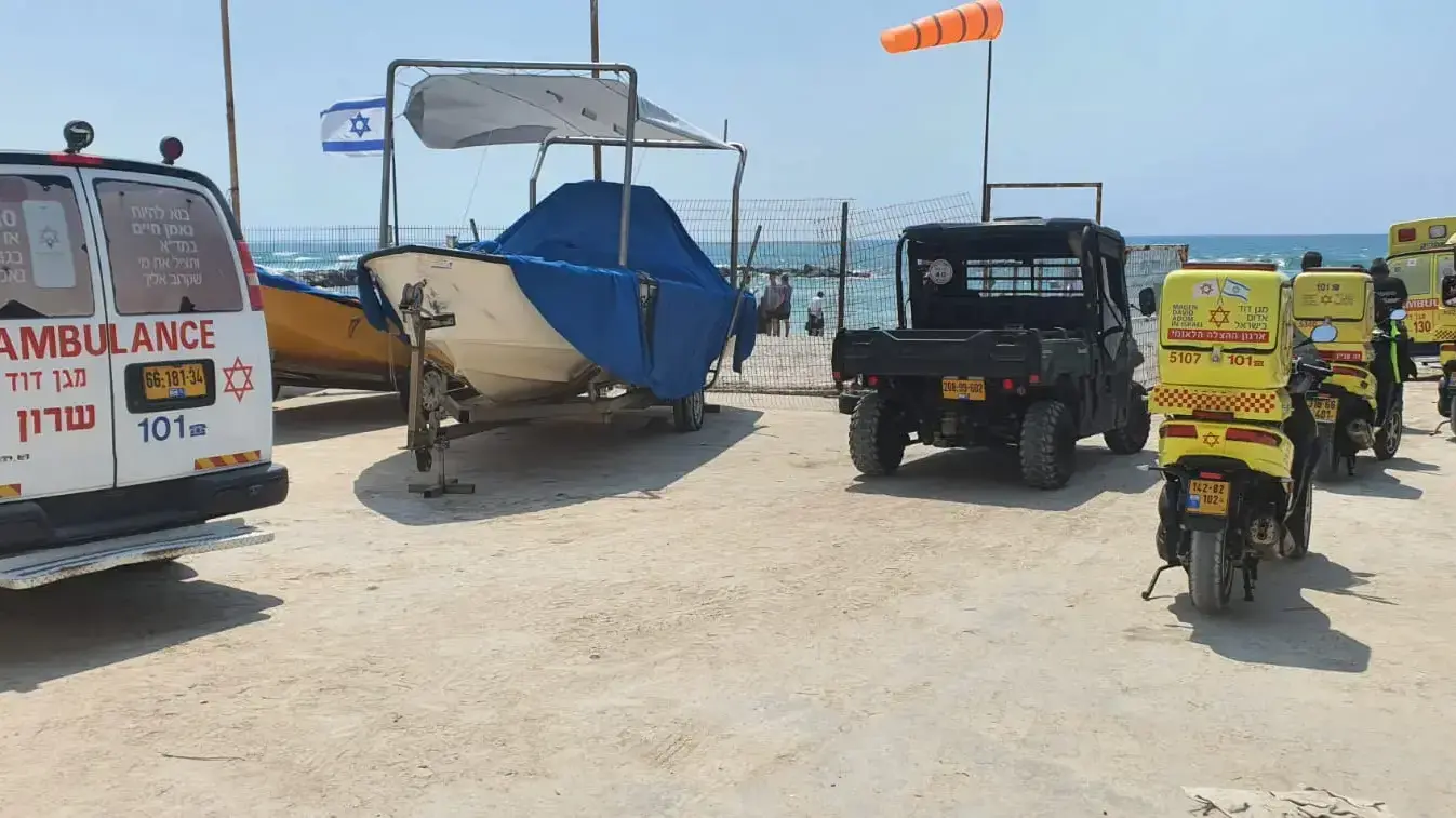 תיעוז זירת טביעת ילד בחוף הים בחדרה 25 ביולי 2021