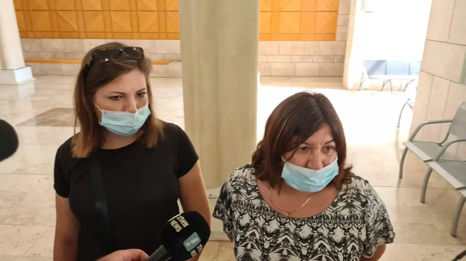 אולגה זדורוב והאחות קסניה אברס בדיון בבקשת רומן זדורוב לשחרור עד תום ההליכים המשפטיים נגדו, בימ"ש מחוזי נצרת, 26 ביולי 2021 אולגה זדורוב והאחות קסניה אברס בדיון בבקשת רומן זדורוב לשחרור עד תום ההליכים המשפטיים נגדו, בימ"ש מחוזי נצרת, 26 ביולי 2021