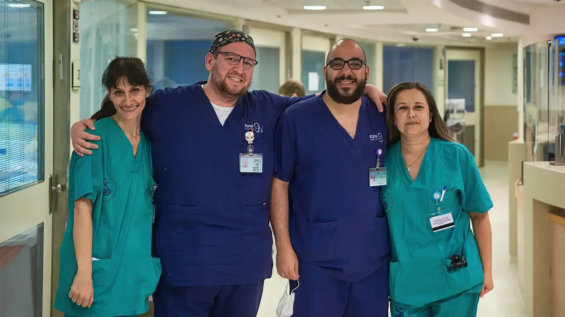 מימין לשמאל: אנה שבשביץ', האחות הראשית. אחמד עסבה, יורי קפלן ושרון זאבי – אחים מוסמכים מימין לשמאל: אנה שבשביץ', האחות הראשית. אחמד עסבה, יורי קפלן ושרון זאבי – אחים מוסמכים