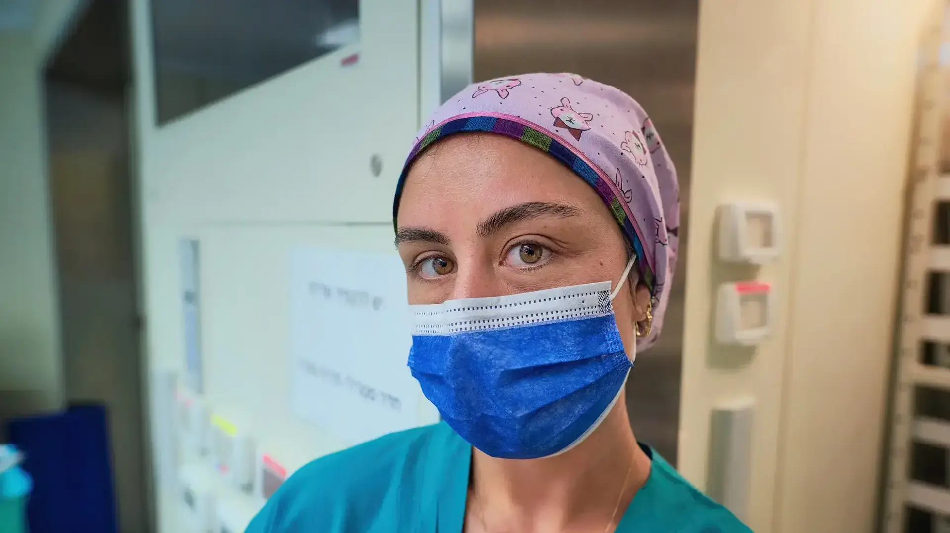 אביב חלק, אחות חדר ניתוח אביב חלק, אחות חדר ניתוח