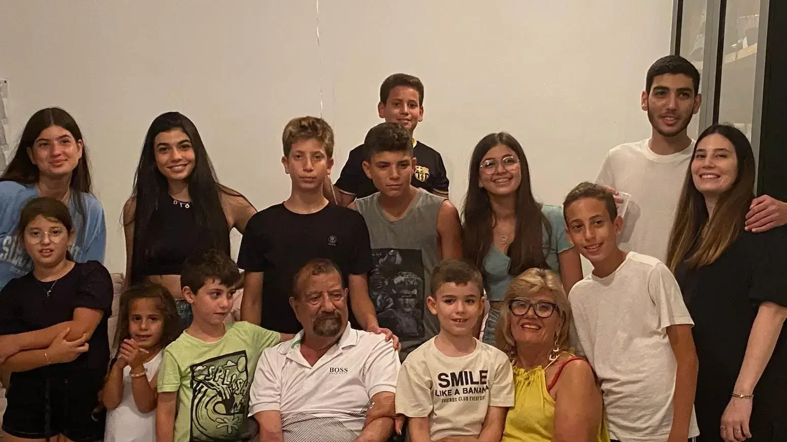 עזריאל מנצור בוני משפחתו עזריאל מנצור בוני משפחתו