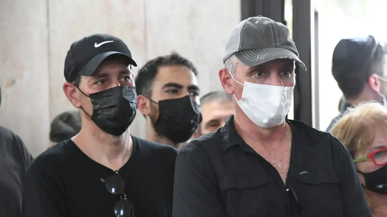 אלון בן דוד בהלוויתו של רוני דניאל, בית העלמין קריית שאול אלון בן דוד בהלוויתו של רוני דניאל, בית העלמין קריית שאול