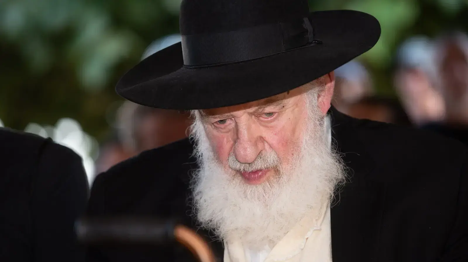 אורי זוהר בהלוויתו של צבי שיסל, יולי 2021 אורי זוהר בהלוויתו של צבי שיסל, יולי 2021