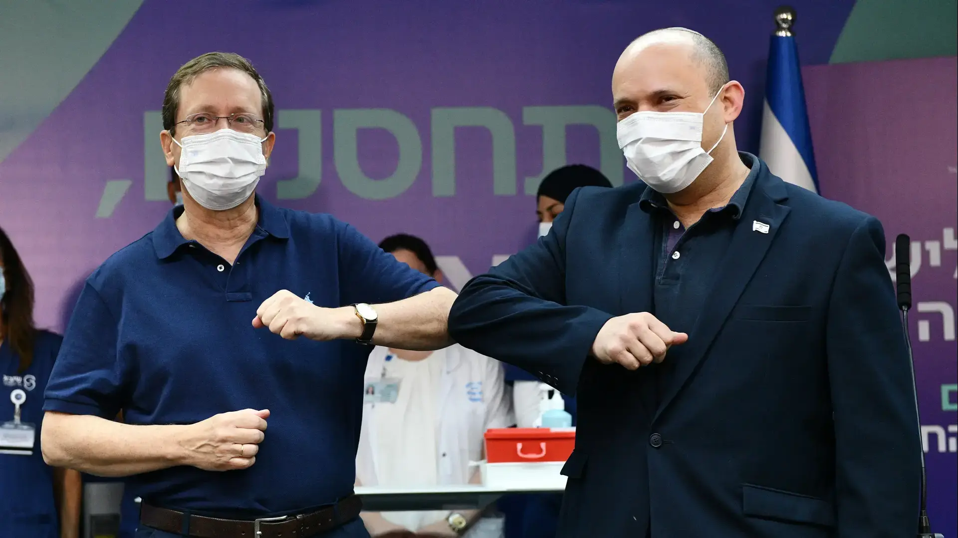 נשיא המדינה יצחק הרצוג וראש הממשלה נפתלי בנט בשיבא בתל השומר, 30 יולי 2021 נשיא המדינה יצחק הרצוג וראש הממשלה נפתלי בנט בשיבא בתל השומר, 30 יולי 2021