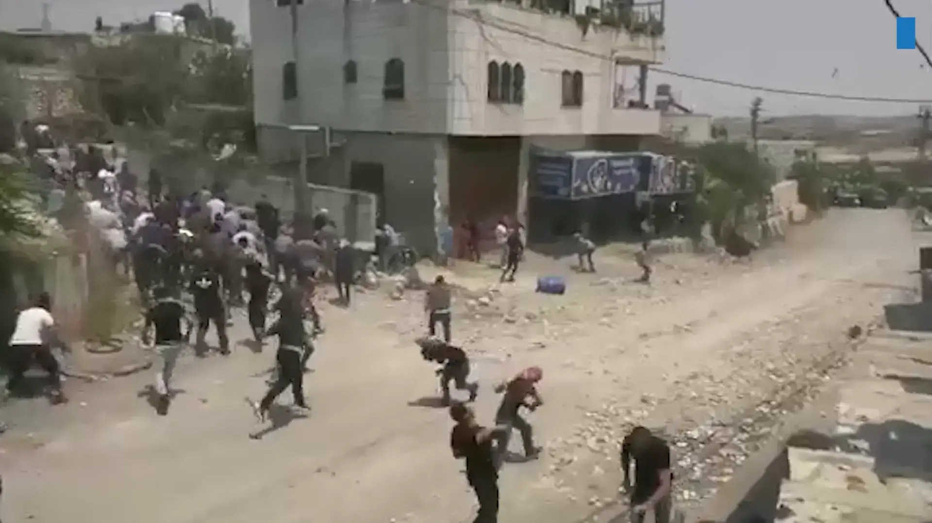 עימותים בגדה: פלסטינים מיידים אבנים לעבר כוחות הביטחון עימותים בגדה: פלסטינים מיידים אבנים לעבר כוחות הביטחון