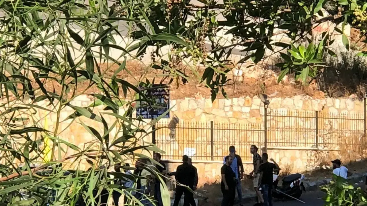 תושבים בעיירה חלדה אחרי מארב לאנשי חיזבאללה בהלוויה, לבנון, 1 באוגוסט 2021 תושבים בעיירה חלדה אחרי מארב לאנשי חיזבאללה בהלוויה, לבנון, 1 באוגוסט 2021