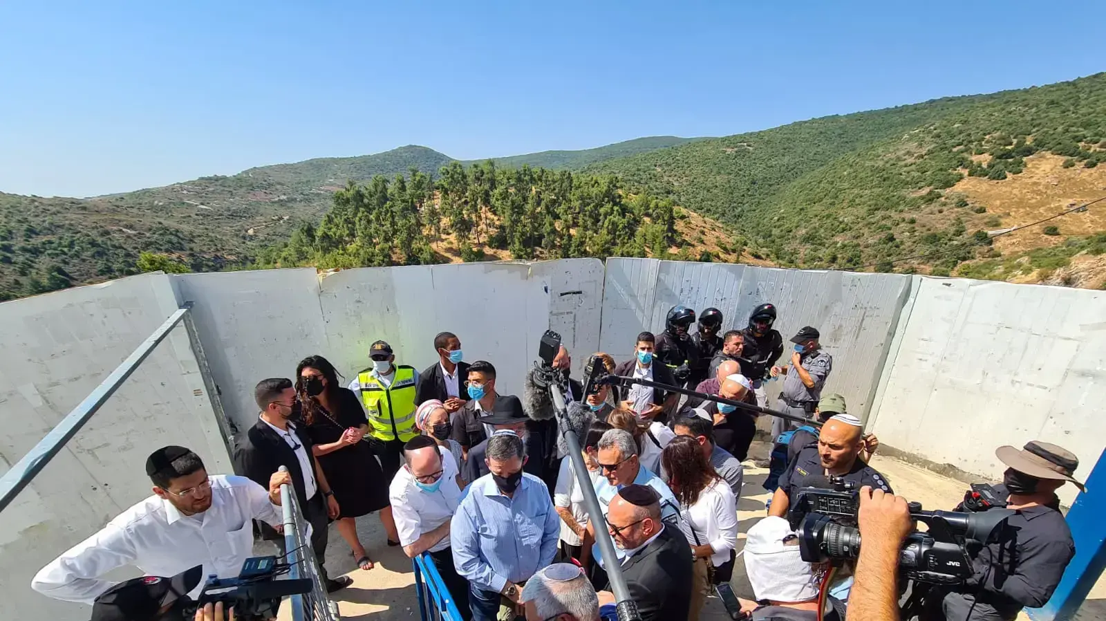 ועדת החקירה הממלכתית לחקר אסון הר מירון בסיור היכרות בשטח אתר הרשב"י 2 באוגוסט 2021 ועדת החקירה הממלכתית לחקר אסון הר מירון בסיור היכרות בשטח אתר הרשב"י 2 באוגוסט 2021