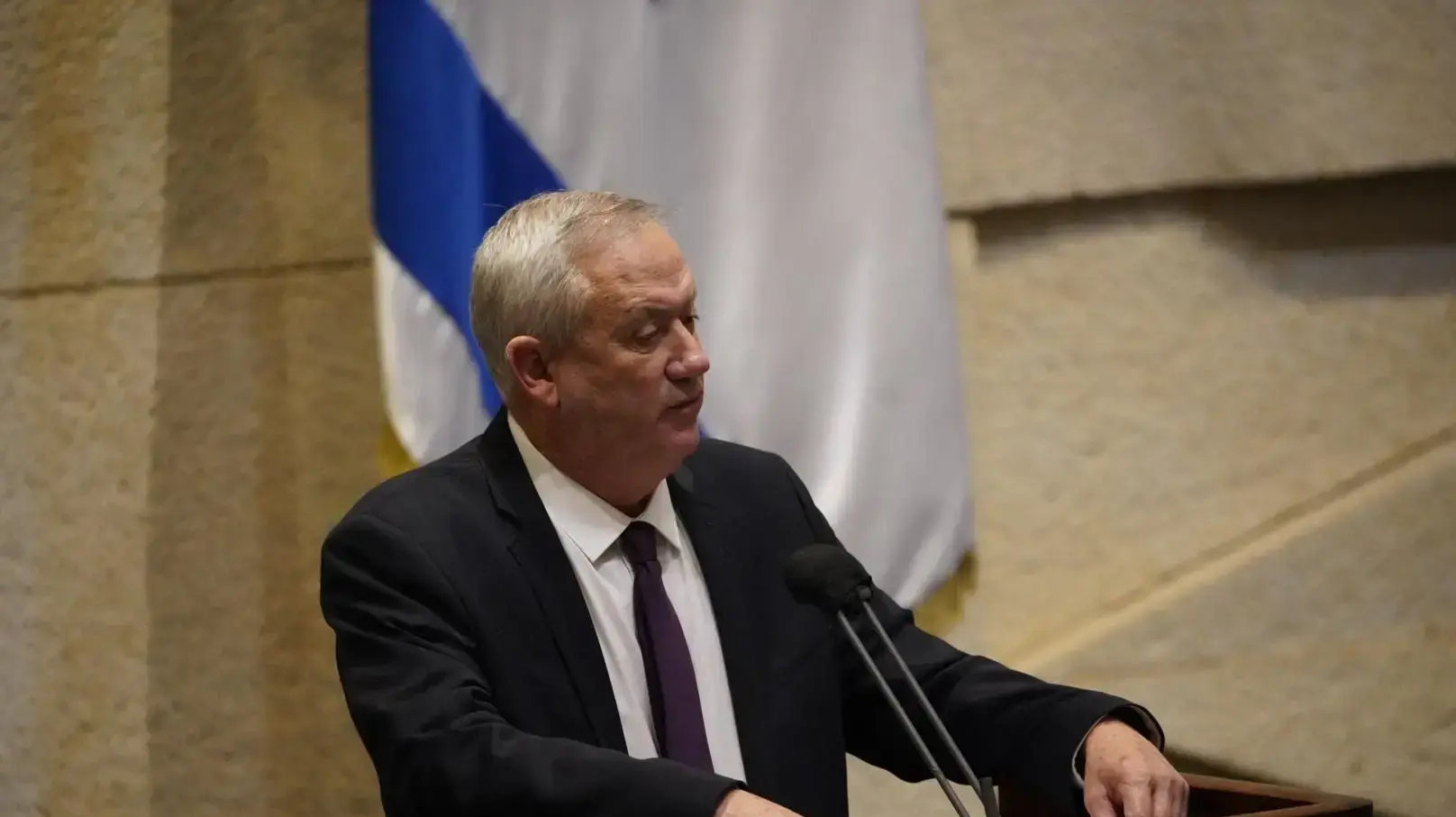 שר הביטחון בני גנץ בדיון 40 חתימות במליאת הכנסת, 2 באוגוסט 2021 שר הביטחון בני גנץ בדיון 40 חתימות במליאת הכנסת, 2 באוגוסט 2021