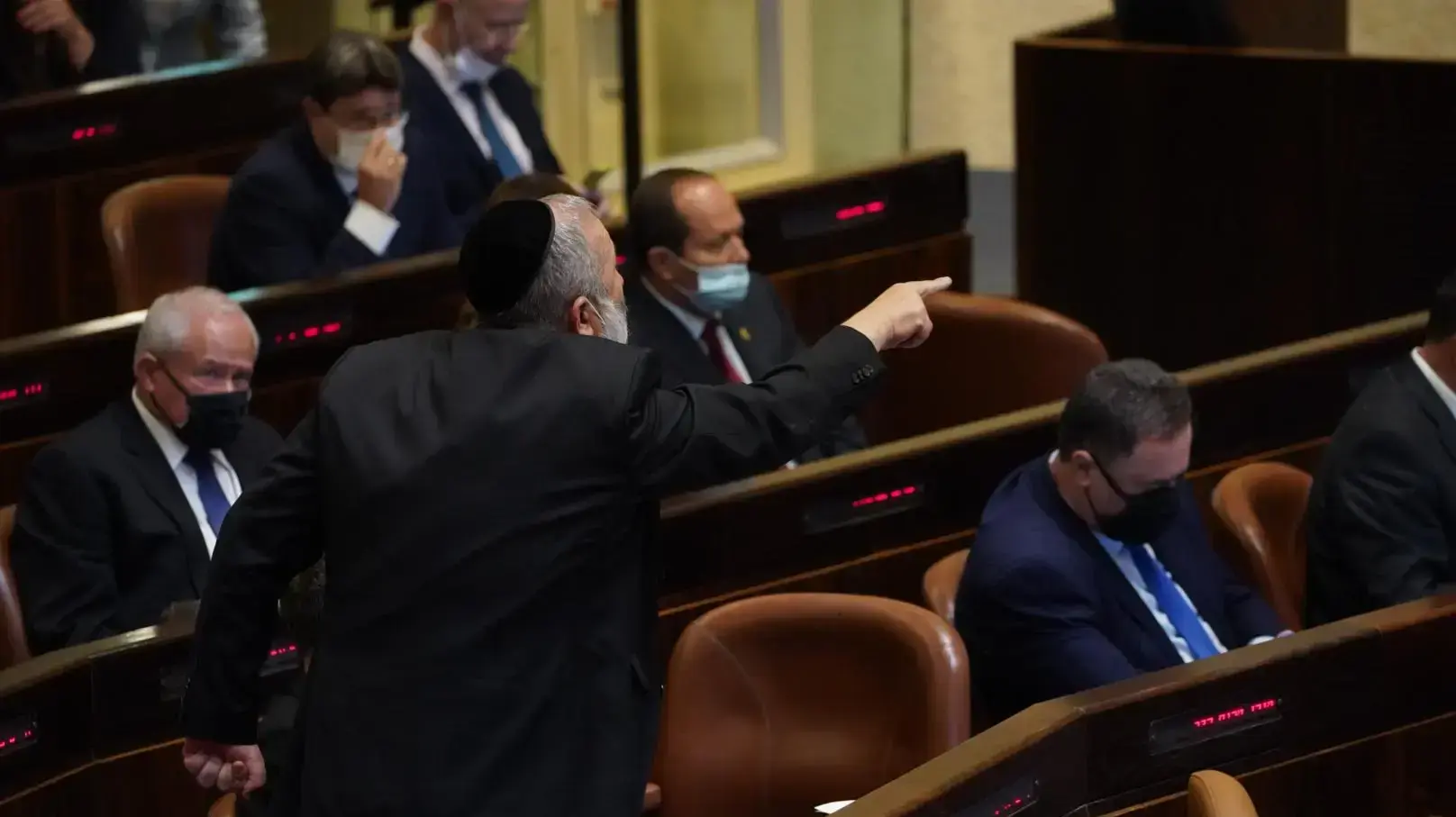 אריה דרעי וישראל כץ בדיון 40 חתימות במליאת הכנסת, 2 באוגוסט 2021 אריה דרעי וישראל כץ בדיון 40 חתימות במליאת הכנסת, 2 באוגוסט 2021
