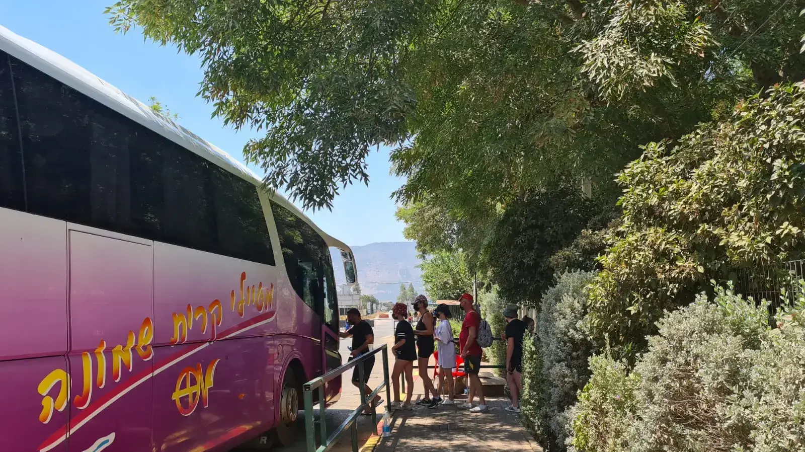 נופשים בכפר בלום לאחר הירי לצפון, 4 באוגוסט 2021 נופשים בכפר בלום לאחר הירי לצפון, 4 באוגוסט 2021