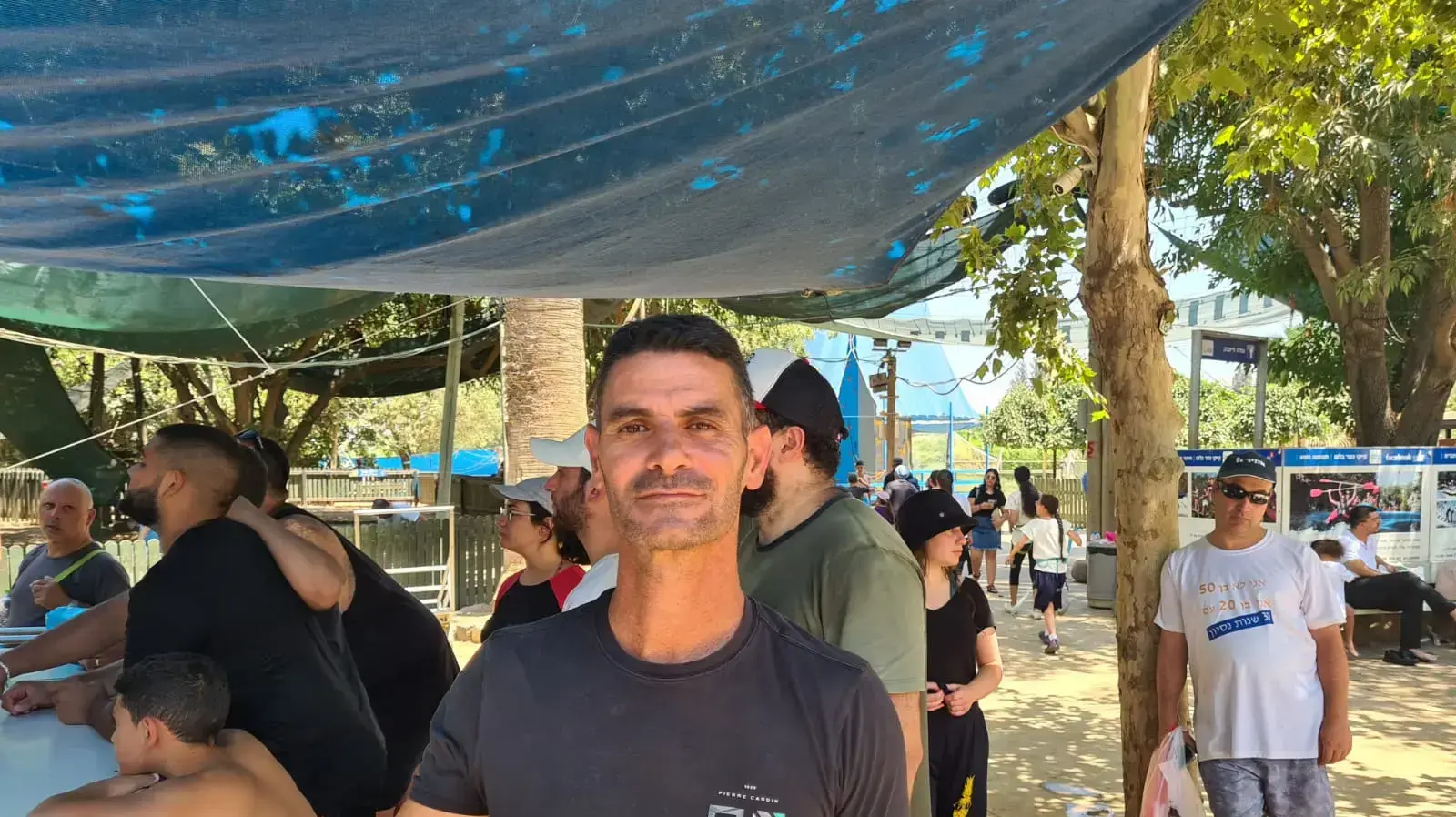נופשים בכפר בלום לאחר הירי לצפון, 4 באוגוסט 2021 נופשים בכפר בלום לאחר הירי לצפון, 4 באוגוסט 2021