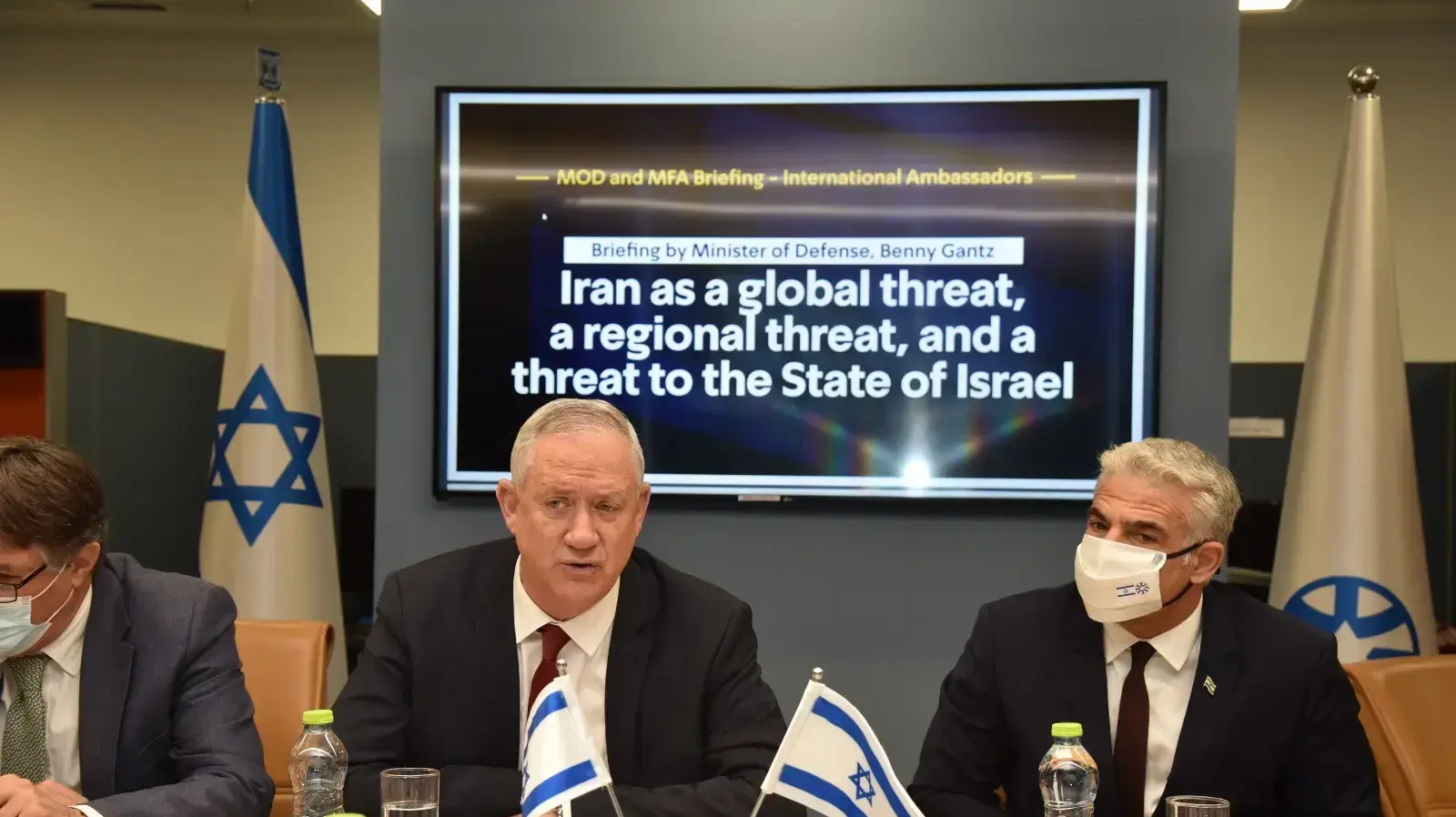 שר הביטחון בני גנץ ושר החוץ יאיר לפיד בתדרוך לשגרירי מדינות מועצת הביטחון של האו"ם
בנושא איש שעומד מאחורי מתקפת הטרור במפרץ עומאן - סעיד אראג'אני (Saeed Ara Jani Head of the IRCG’s UAV Command.) 04 ביולי 2021
שר הביטחון בני גנץ ושר החוץ יאיר לפיד בתדרוך לשגרירי מדינות מועצת הביטחון של האו"ם
בנושא איש שעומד מאחורי מתקפת הטרור במפרץ עומאן - סעיד אראג'אני (Saeed Ara Jani Head of the IRCG’s UAV Command.) 04 ביולי 2021