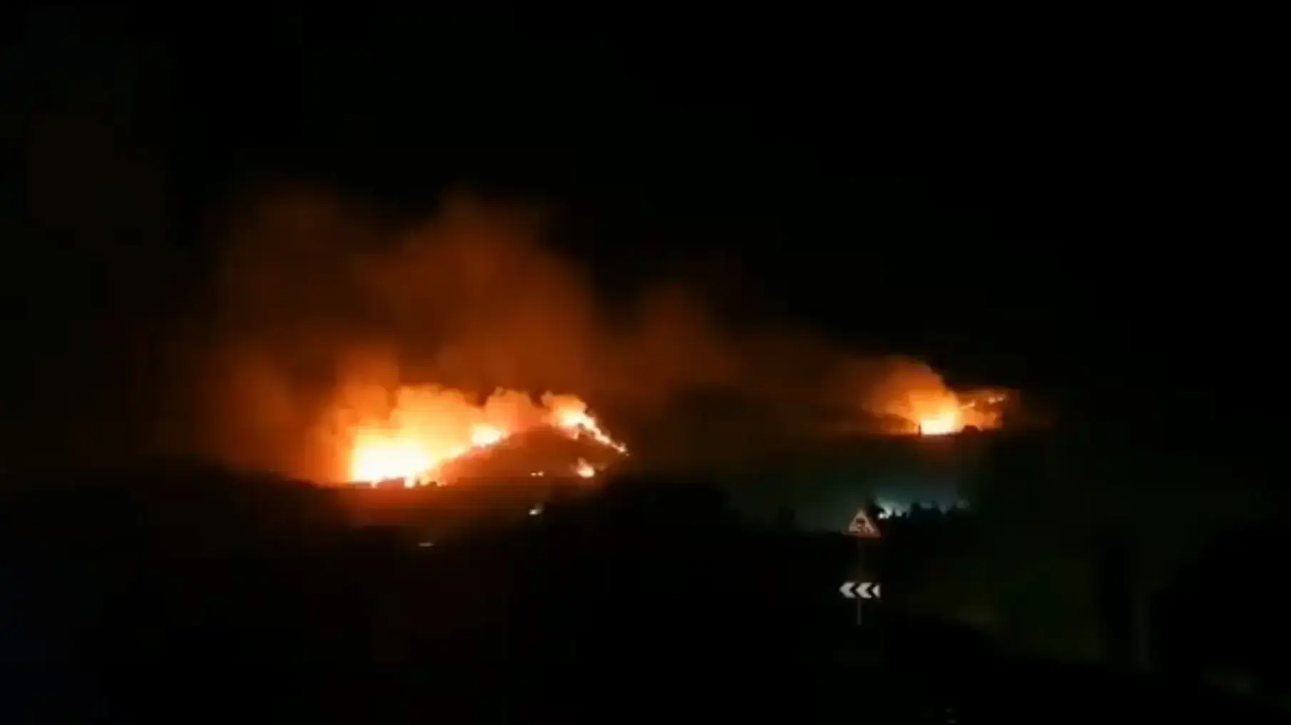 השריפה בקריית שמונה, שפרצה בעקבות ירי הרקטות מלבנון. 4 באוגוסט 2021 השריפה בקריית שמונה, שפרצה בעקבות ירי הרקטות מלבנון. 4 באוגוסט 2021