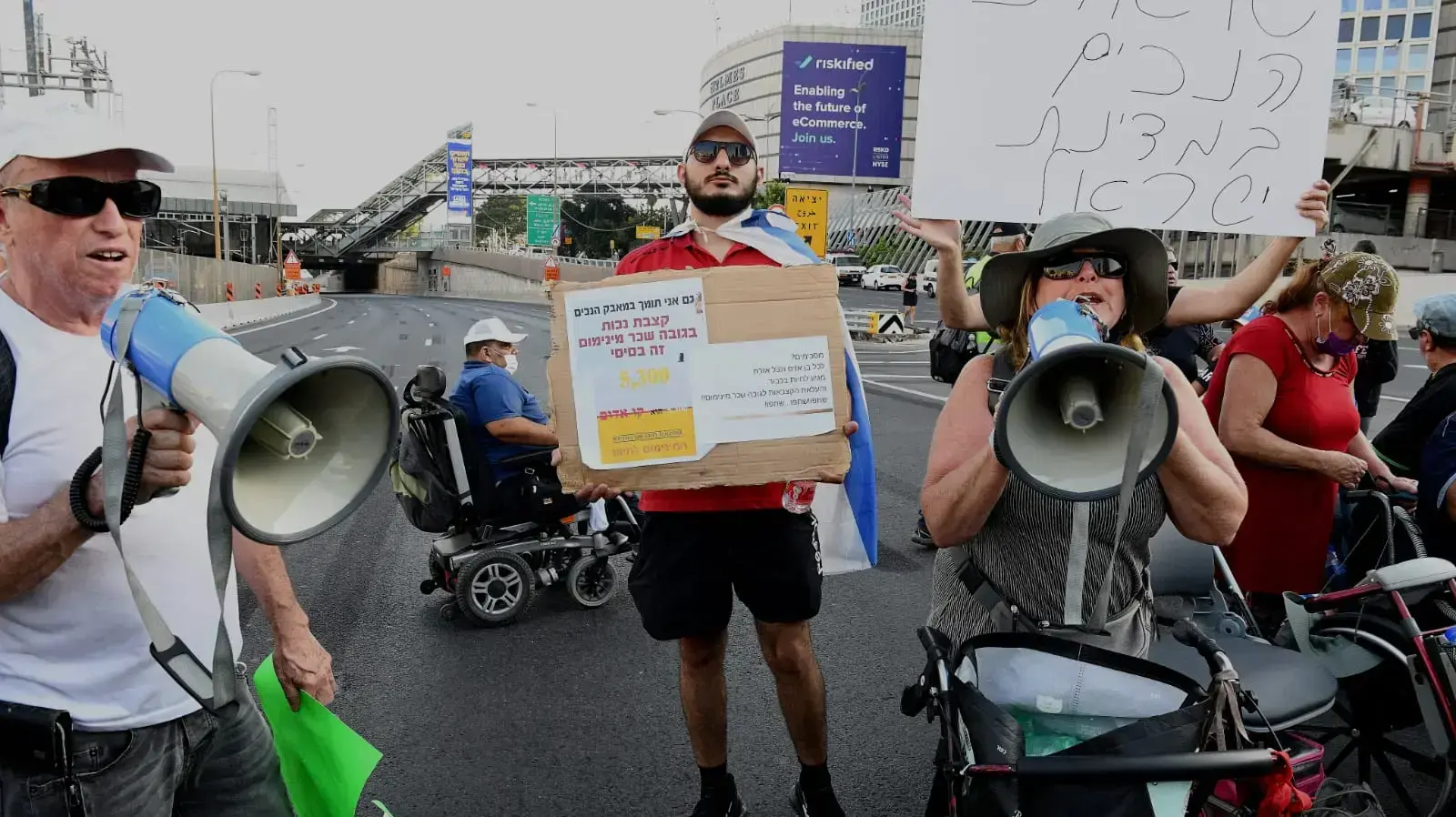 הפגנת נכים בצומת עזריאלי 5 באוגוסט 2021 הפגנת נכים בצומת עזריאלי 5 באוגוסט 2021
