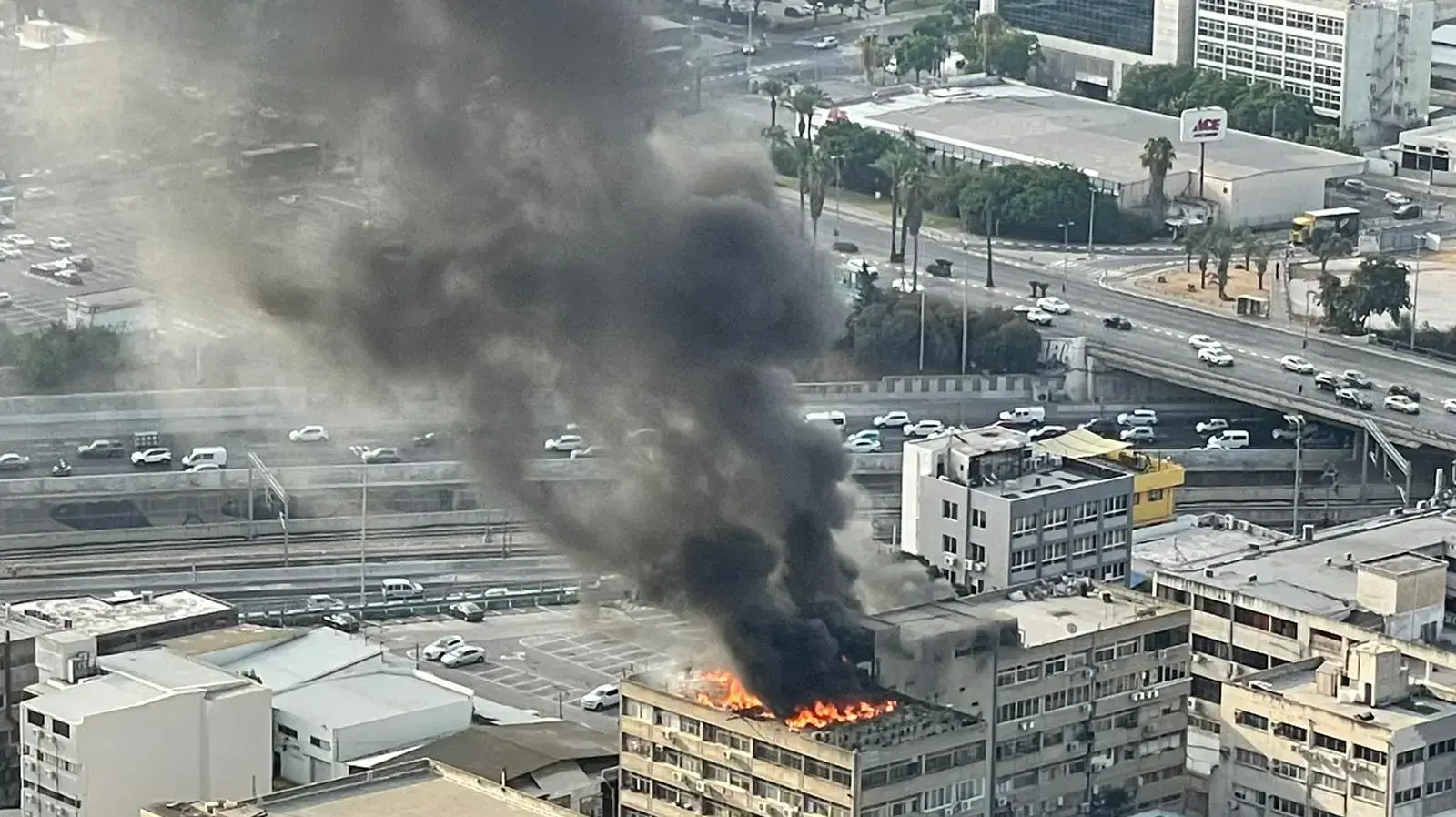 שריפה בדרום תל אביב 9 באוגוסט 2021 שריפה בדרום תל אביב 9 באוגוסט 2021