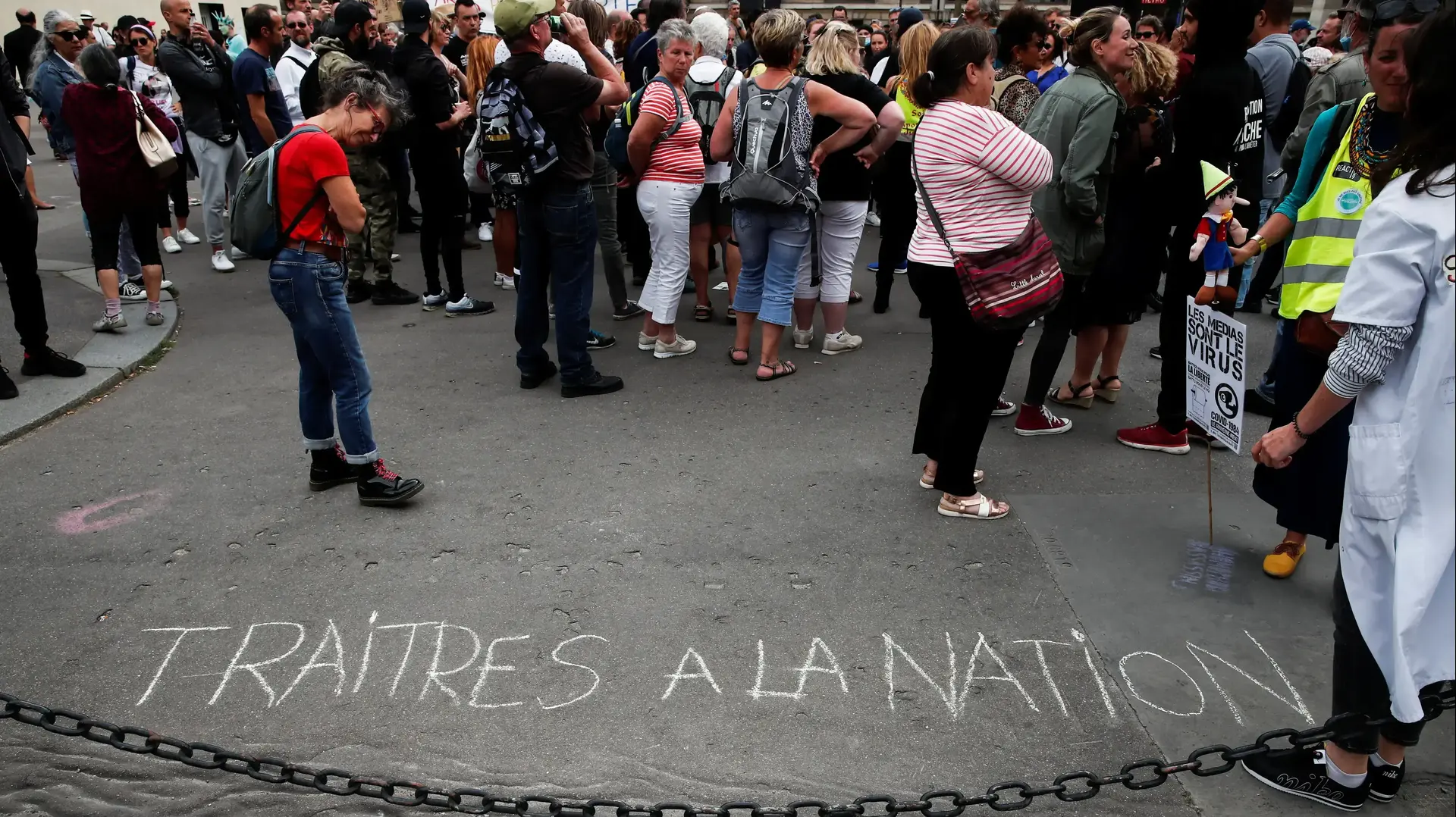 "Traitors to the nation" is written in chalk on the ground during a demonstration called by the "yellow vests" (gilets jaunes) movement against France's restrictions, including a compulsory health pass, to fight the coronavirus disease (COVID-19) outbreak in Paris, France, August 5, 2021. REUTERS/Benoit Tessier
"Traitors to the nation" is written in chalk on the ground during a demonstration called by the "yellow vests" (gilets jaunes) movement against France's restrictions, including a compulsory health pass, to fight the coronavirus disease (COVID-19) outbreak in Paris, France, August 5, 2021. REUTERS/Benoit Tessier