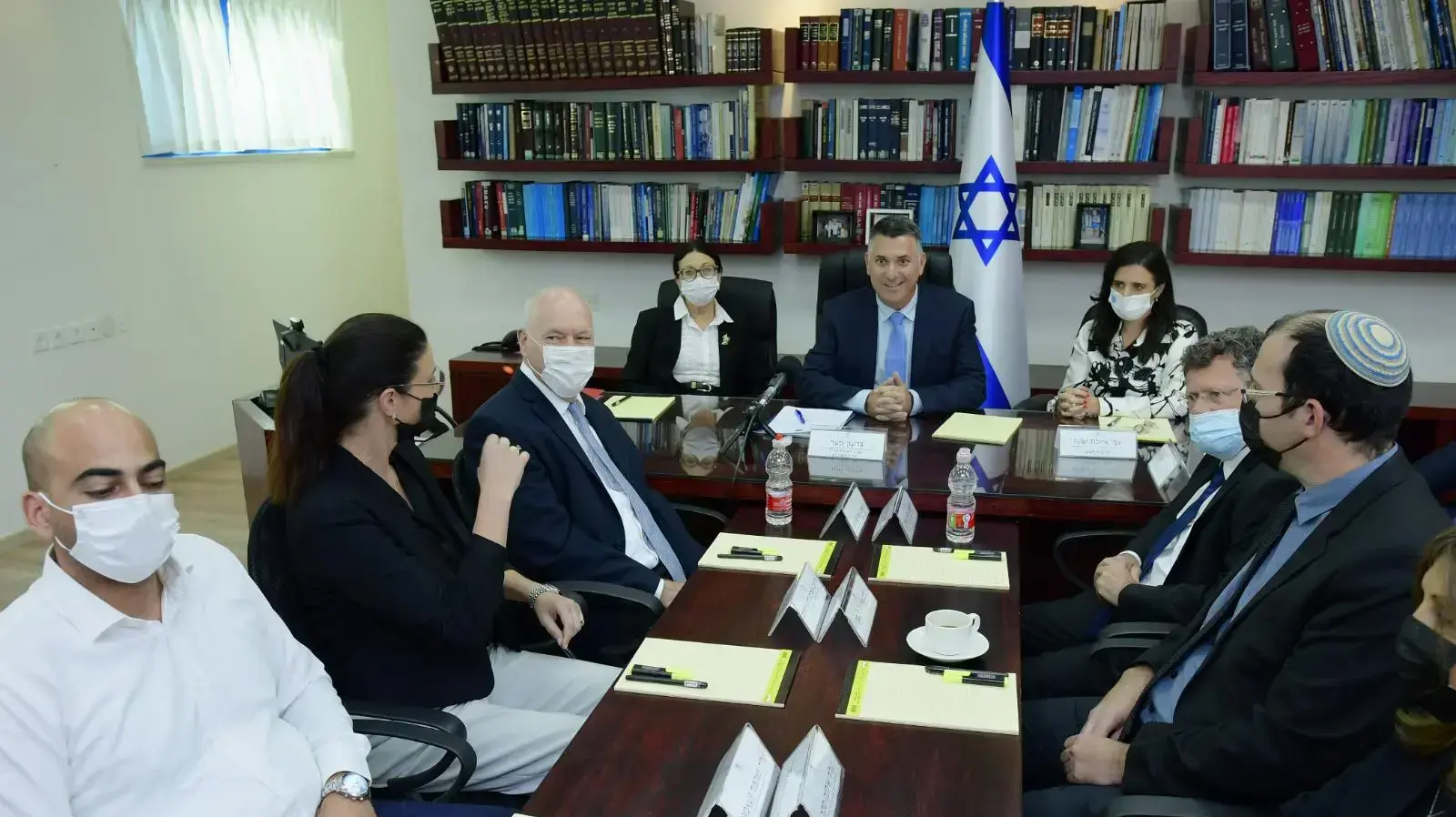סגן רה״מ ושר המשפטים גדעון סער בפתח ישיבתה הראשונה של הועדה לבחירת שופטים, 9 באוגוסט 2021