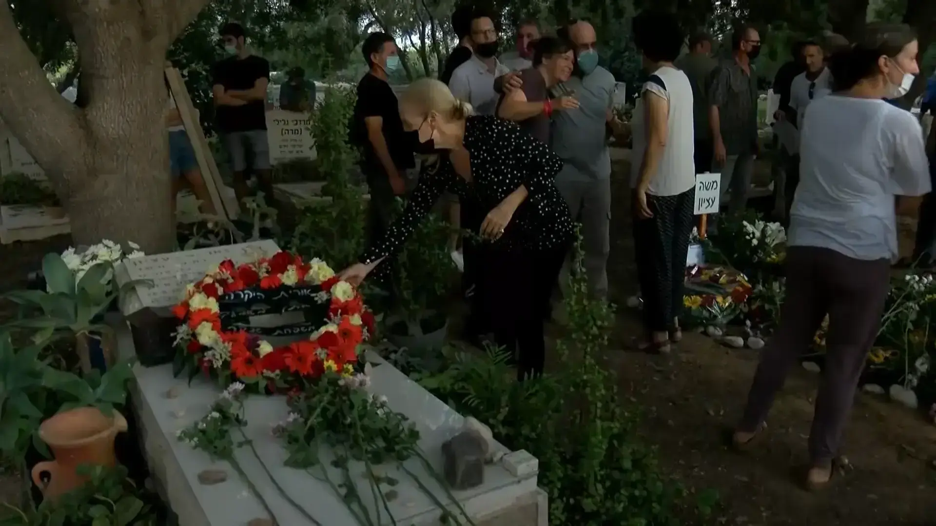האב השכול ששם קץ לחייו על קבר בנו נטמן לידו 09.08.21