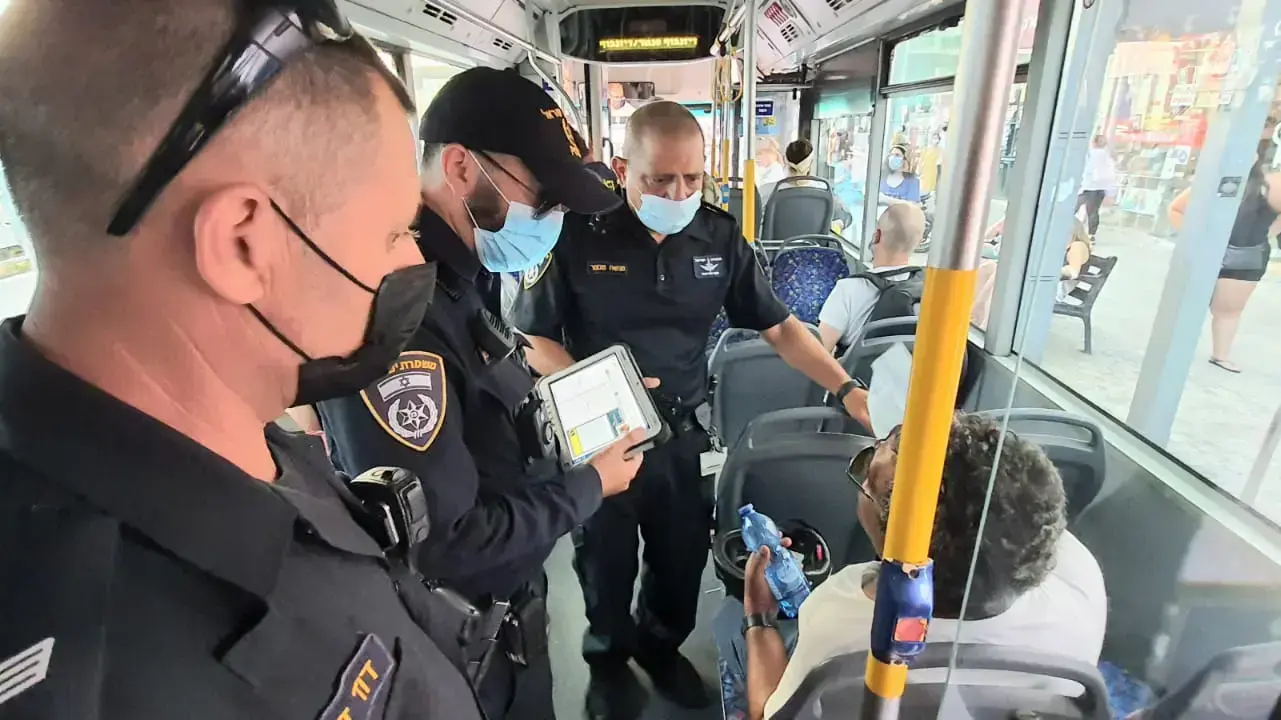 מבצע אכיפה עטיית מסכה באוטובוס 10 באוגוסט 2021 מבצע אכיפה עטיית מסכה באוטובוס 10 באוגוסט 2021